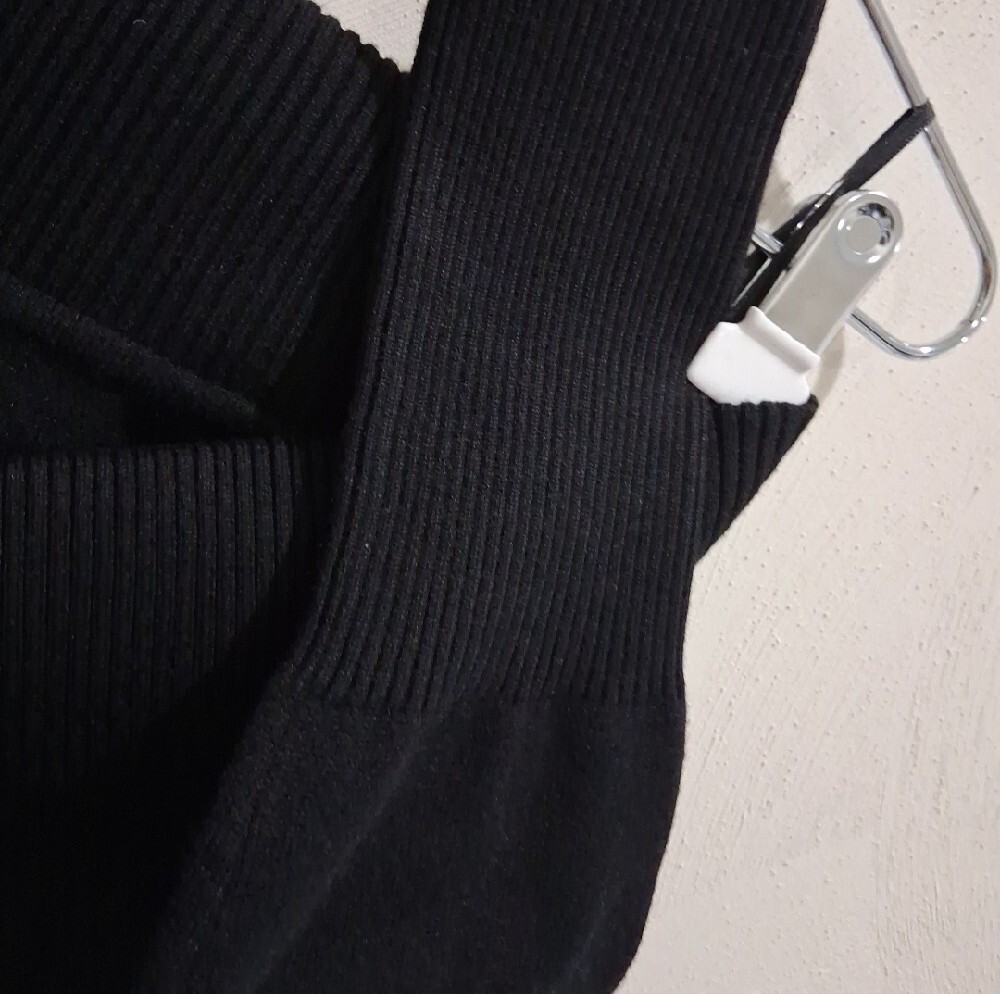 Black Off-Shoulder Ribbed Knit Ramper - Picture 4 of 6